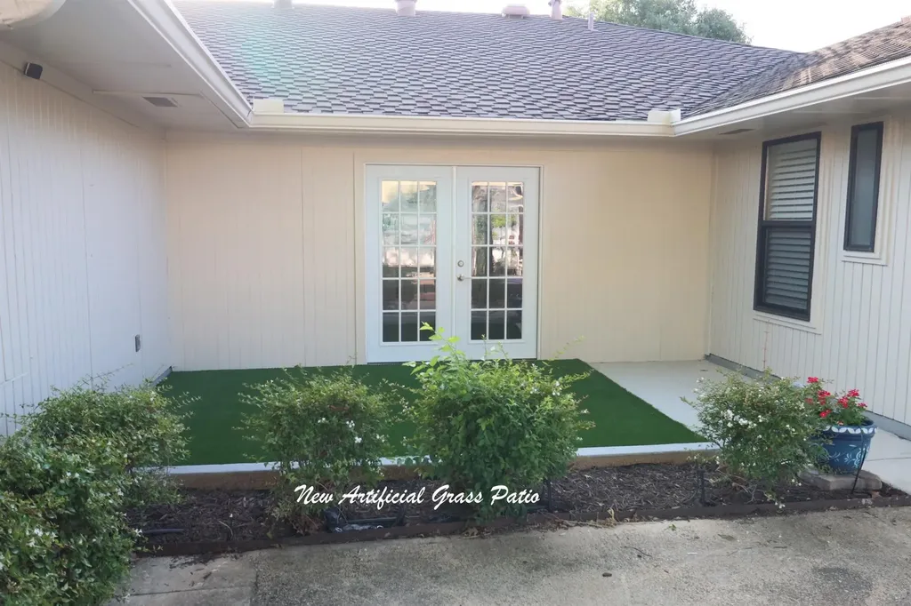 2409 Oakwood Drive Carrollton TX 75006