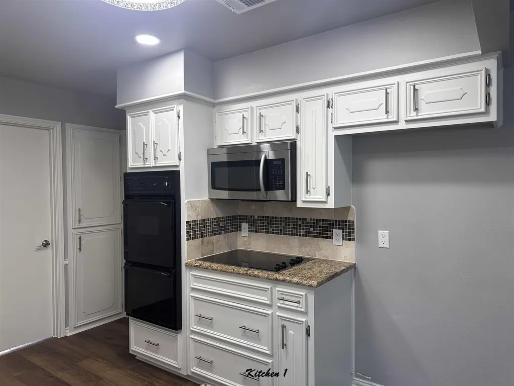 2409 Oakwood Drive Carrollton TX 75006