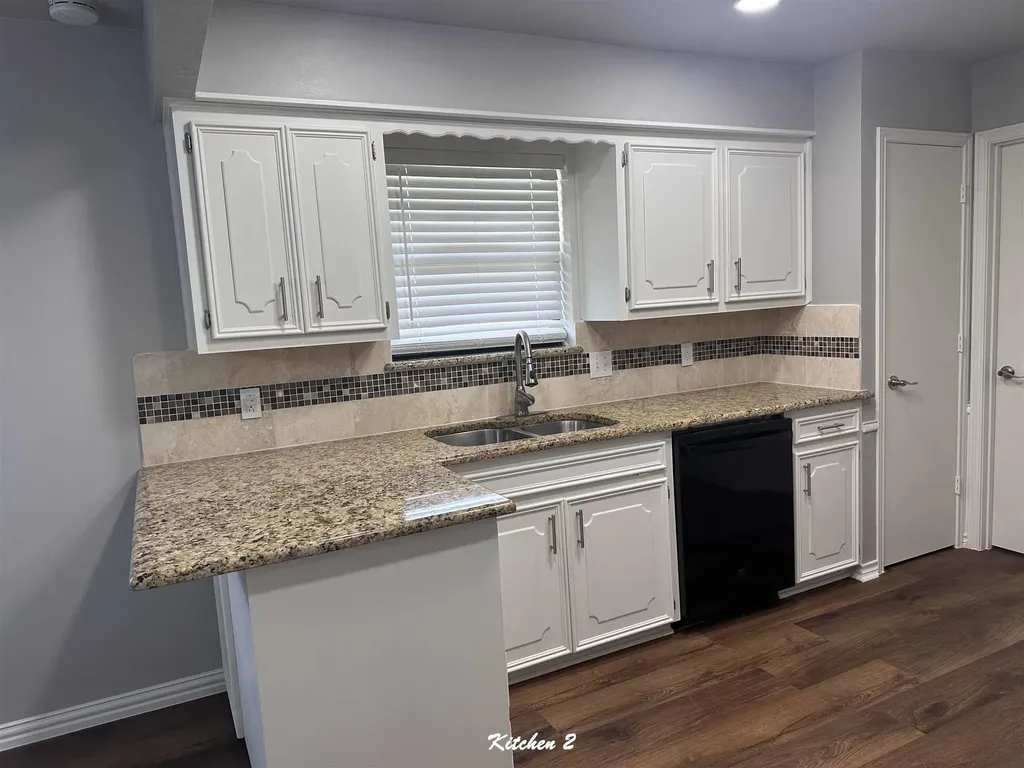 2409 Oakwood Drive Carrollton TX 75006
