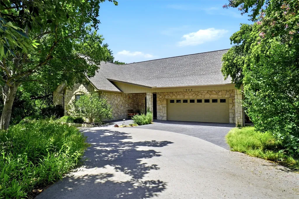1924 Kensington Drive Fort Worth TX 76110