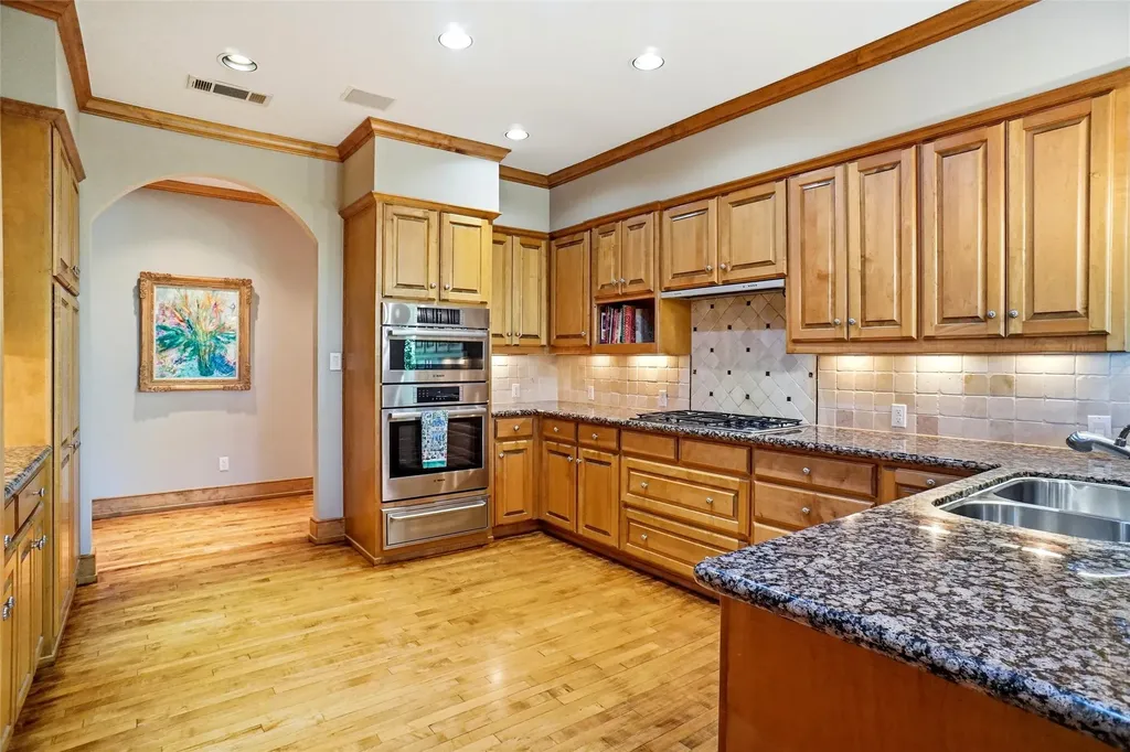 1924 Kensington Drive Fort Worth TX 76110