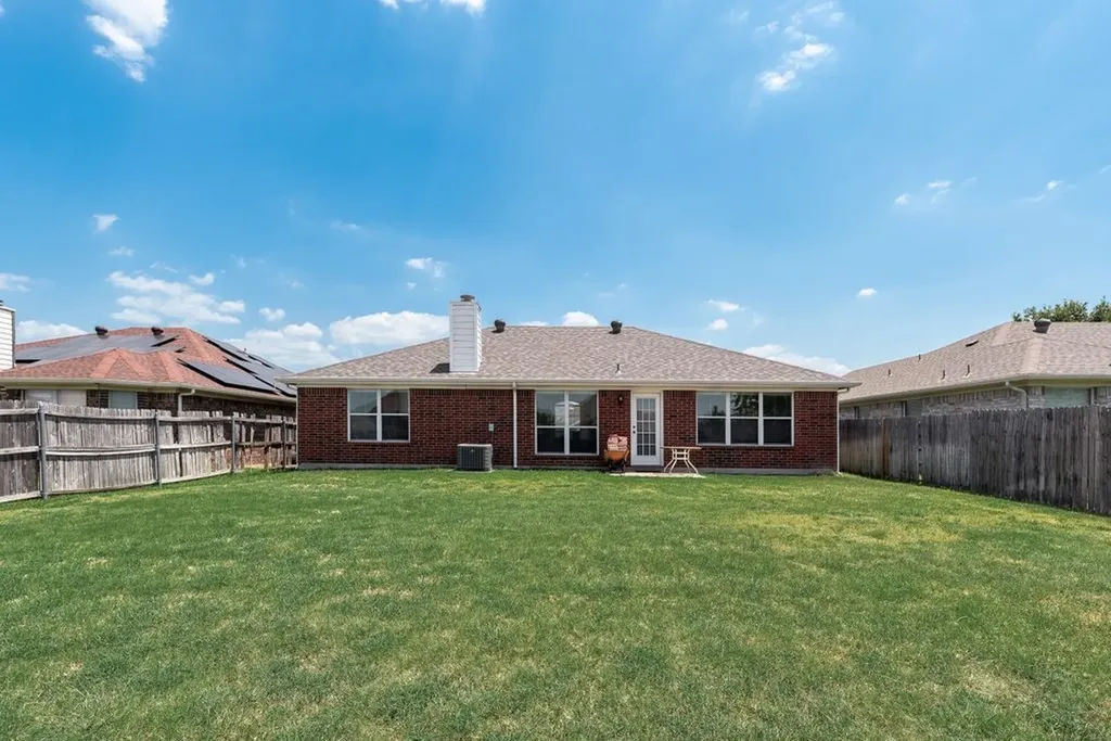 1621 Brookleaf Drive Arlington TX 76018