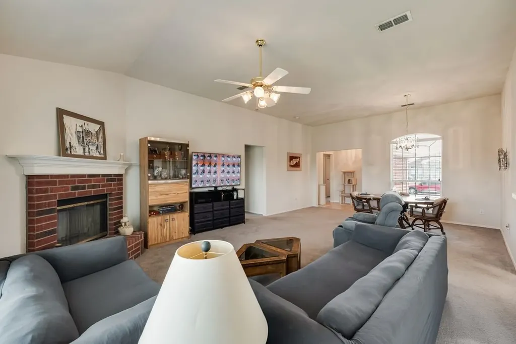 1621 Brookleaf Drive Arlington TX 76018