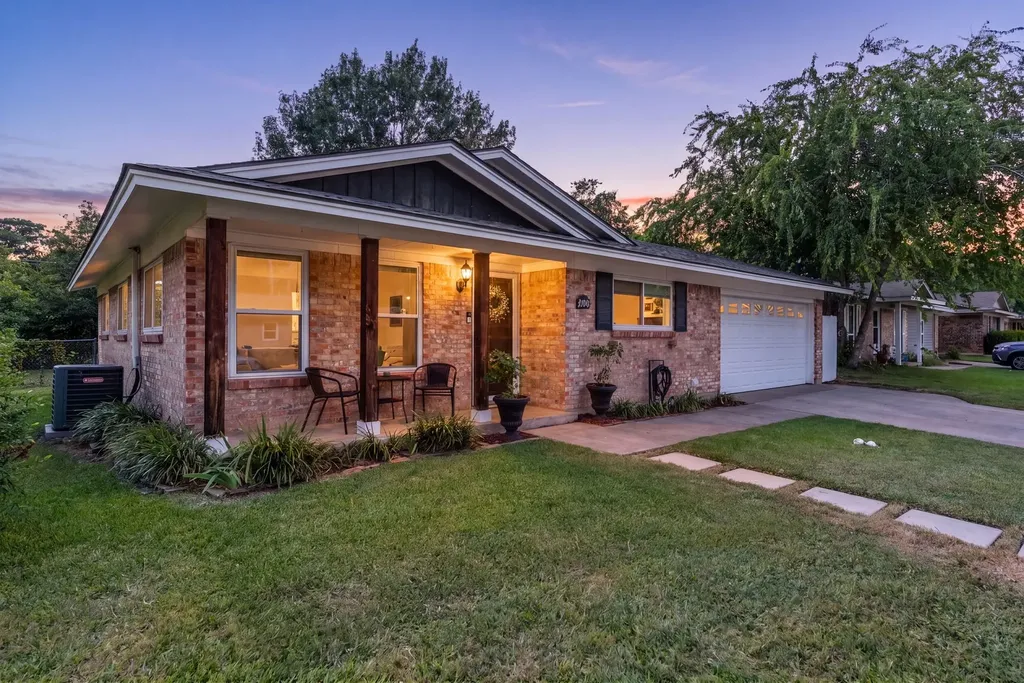 2106 Mccormick Street Denton TX 76205