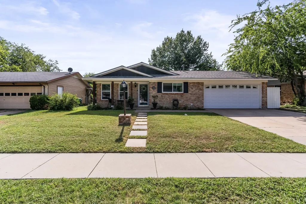 2106 Mccormick Street Denton TX 76205