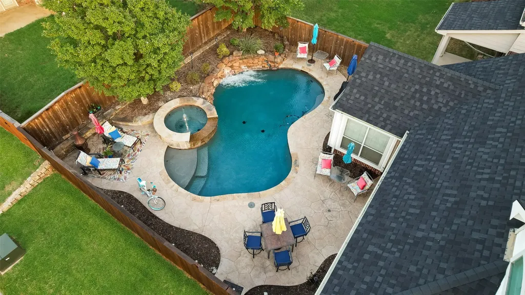 1660 Meadows Avenue Lantana TX 76226