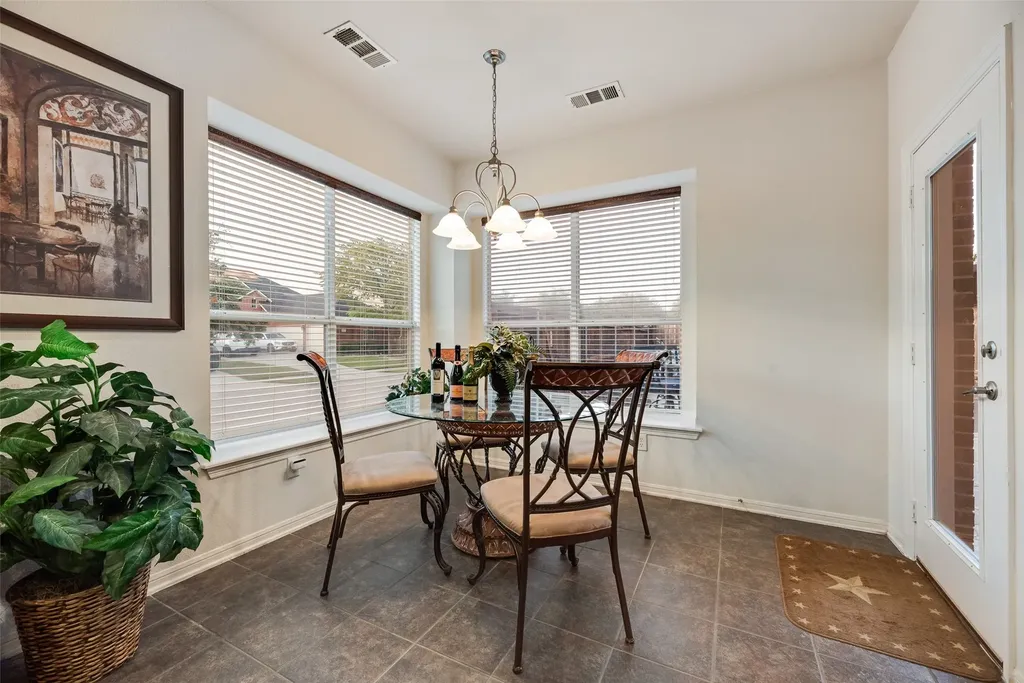 1660 Meadows Avenue Lantana TX 76226