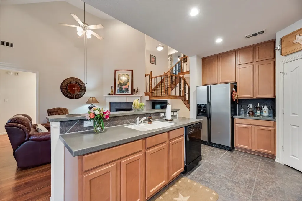 1660 Meadows Avenue Lantana TX 76226