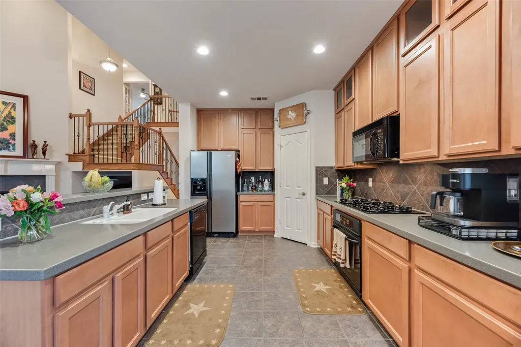 1660 Meadows Avenue Lantana TX 76226