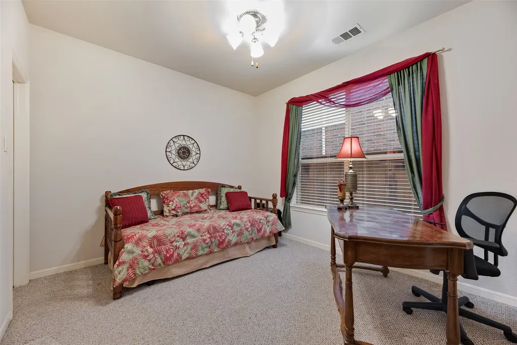 1660 Meadows Avenue Lantana TX 76226