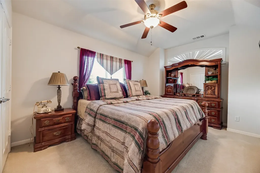 1660 Meadows Avenue Lantana TX 76226