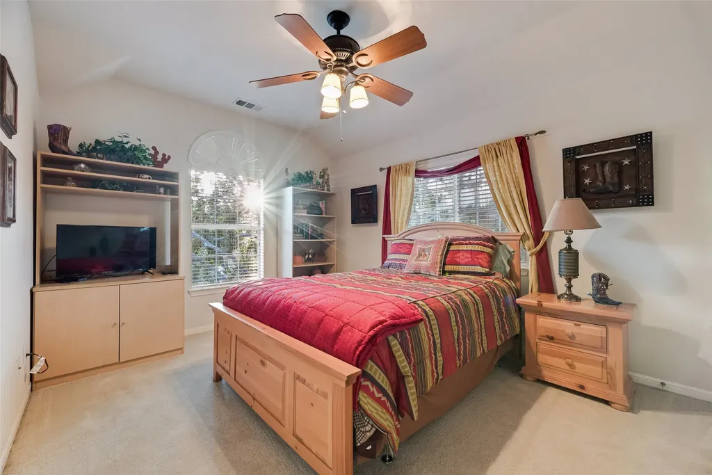 1660 Meadows Avenue Lantana TX 76226