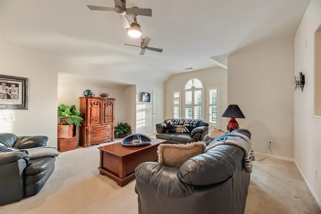 1660 Meadows Avenue Lantana TX 76226