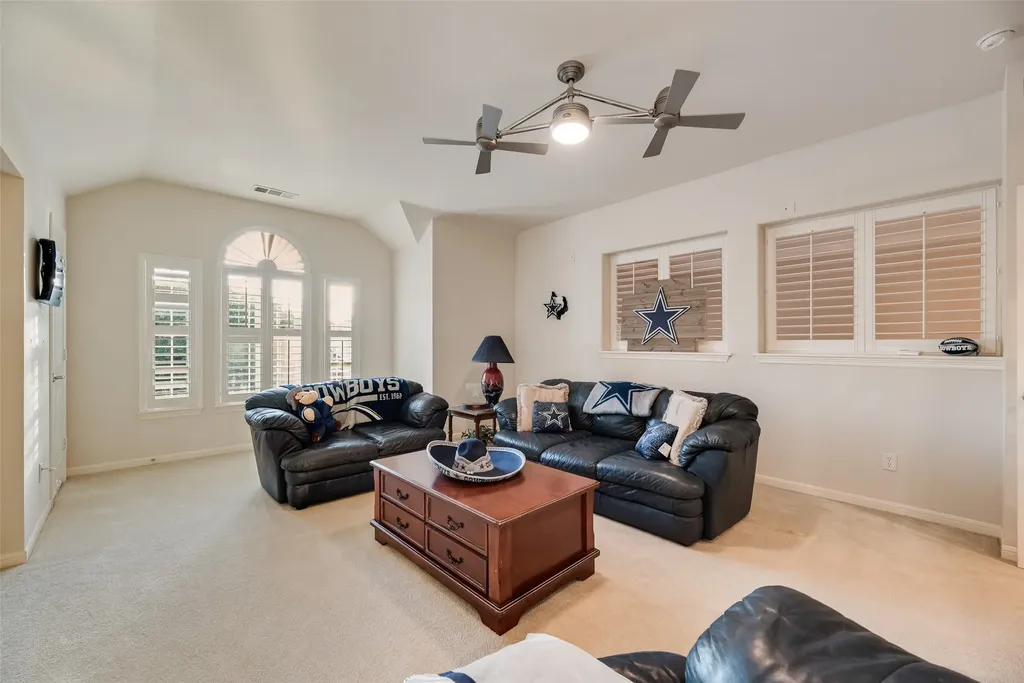 1660 Meadows Avenue Lantana TX 76226