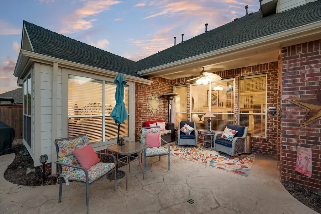 1660 Meadows Avenue Lantana TX 76226