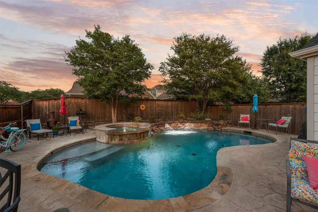 1660 Meadows Avenue Lantana TX 76226