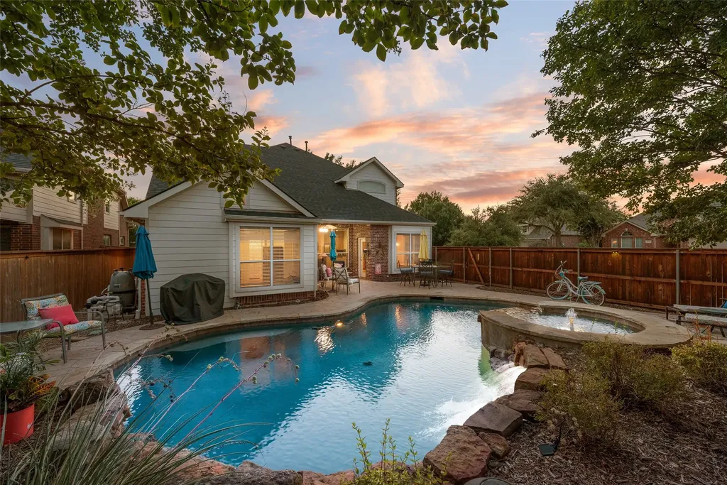 1660 Meadows Avenue Lantana TX 76226