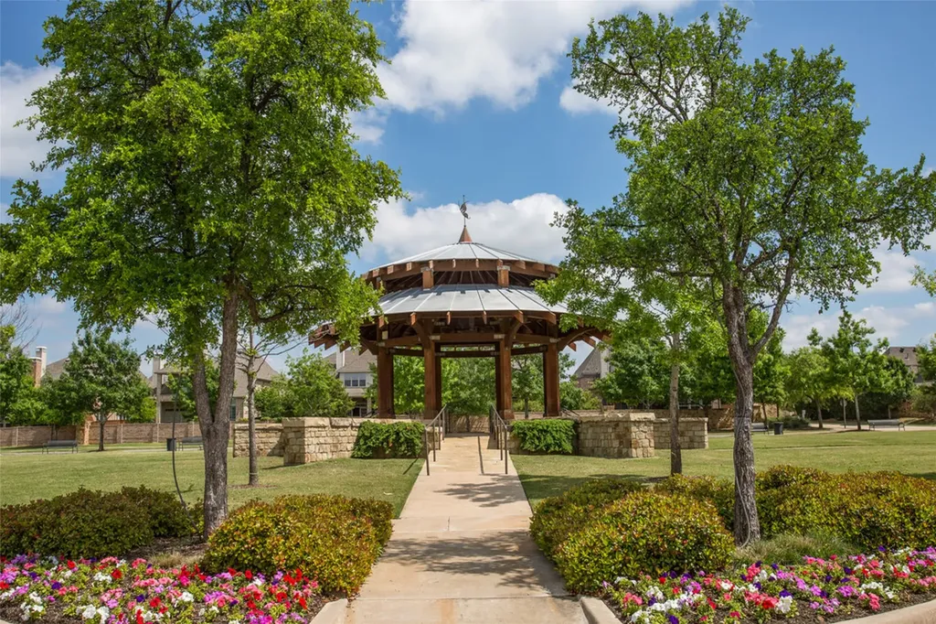 1660 Meadows Avenue Lantana TX 76226