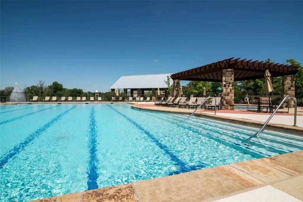 1660 Meadows Avenue Lantana TX 76226