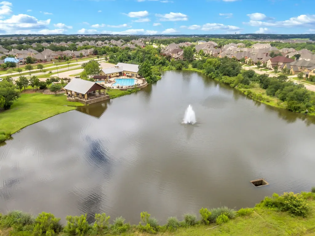 1660 Meadows Avenue Lantana TX 76226