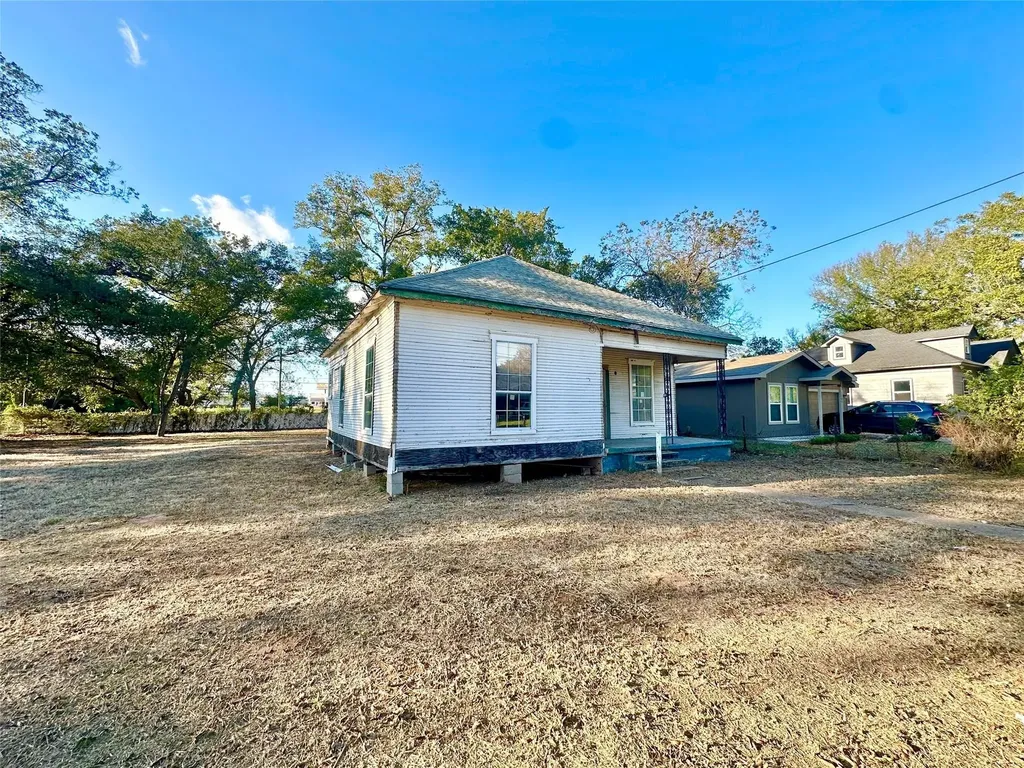 1002 E Calhoun Avenue Waco TX 76704