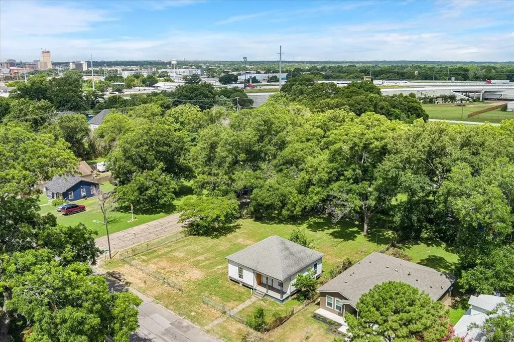 1002 E Calhoun Avenue Waco TX 76704