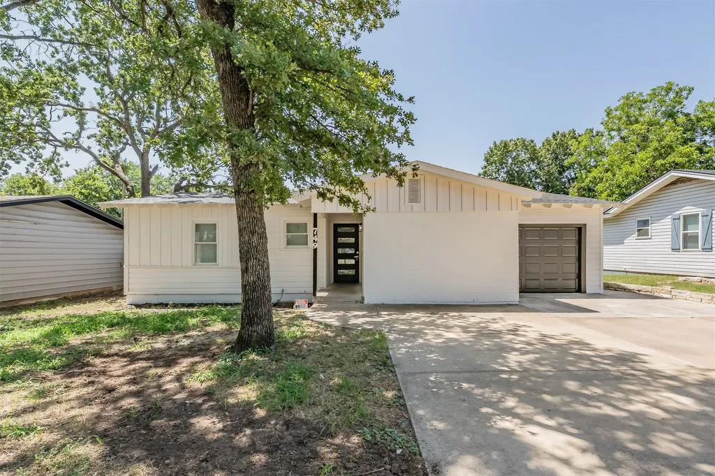 748 W Redbud Drive Hurst TX 76053
