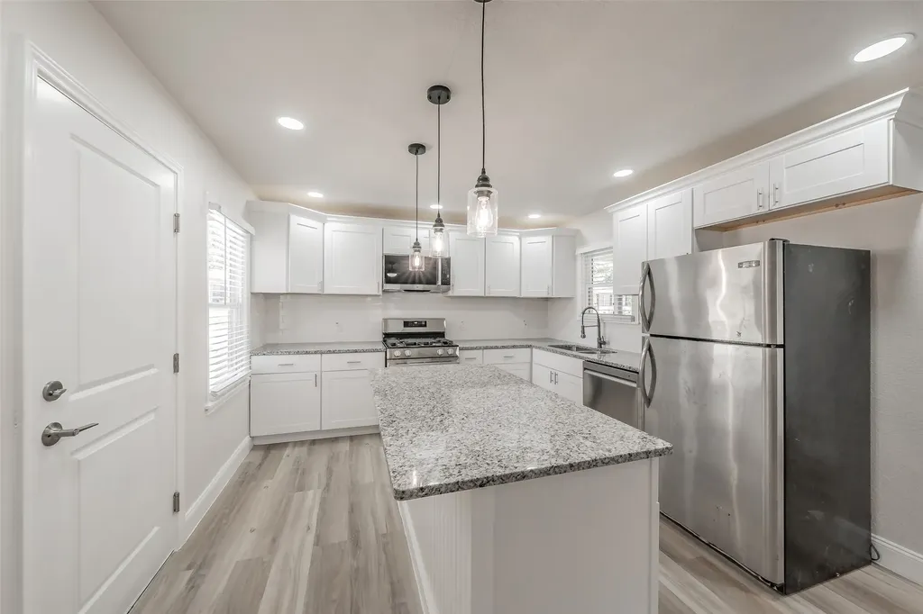 748 W Redbud Drive Hurst TX 76053