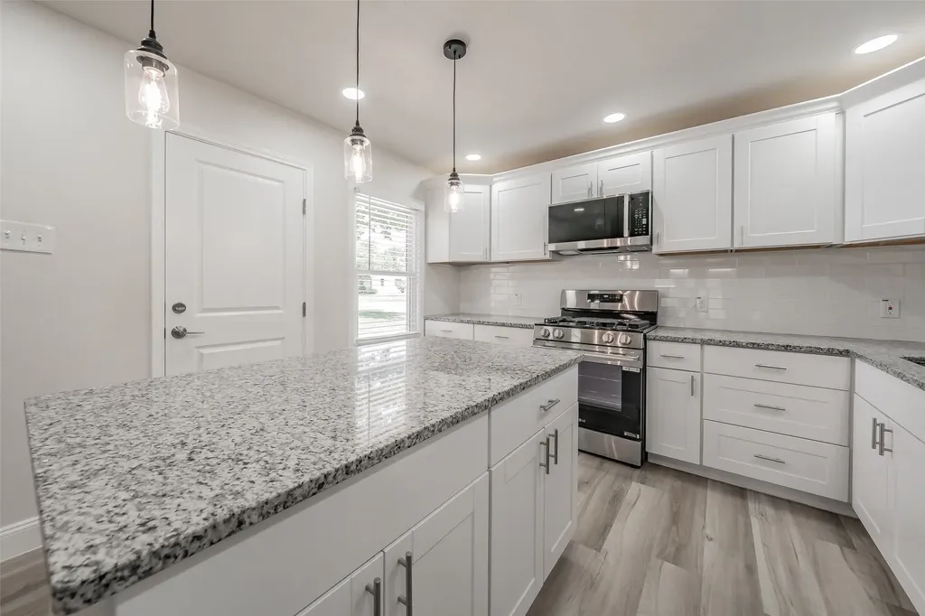 748 W Redbud Drive Hurst TX 76053