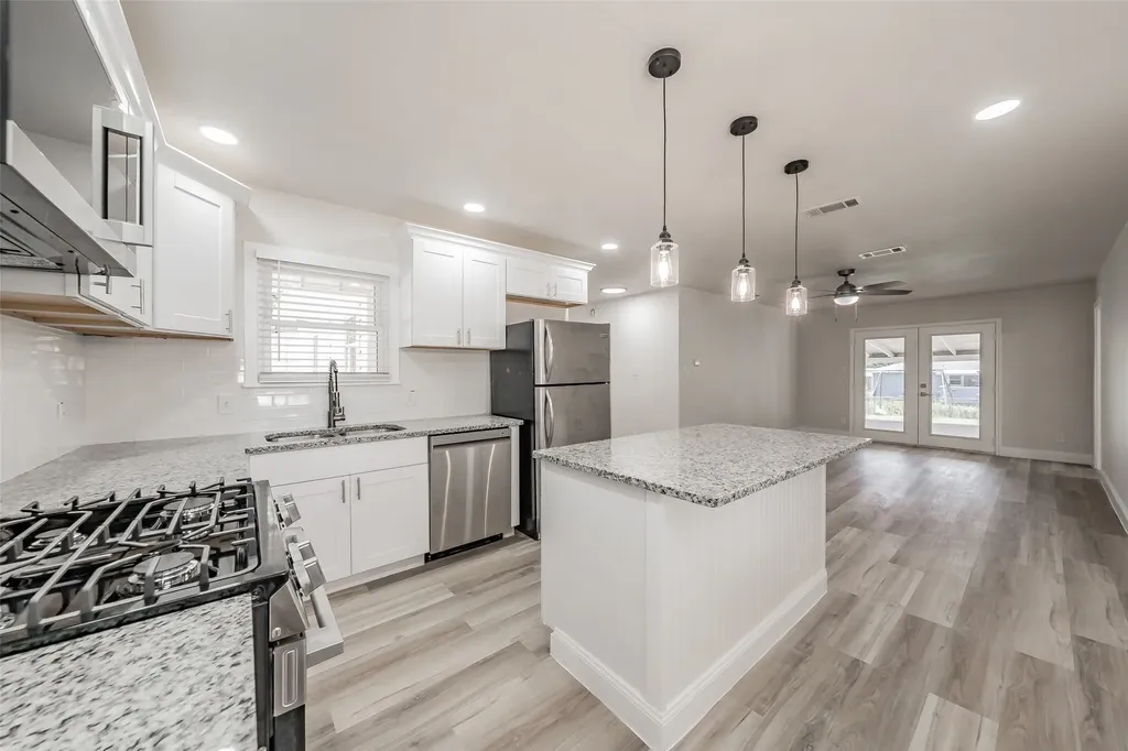748 W Redbud Drive Hurst TX 76053