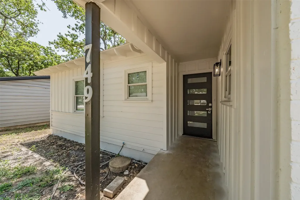 748 W Redbud Drive Hurst TX 76053
