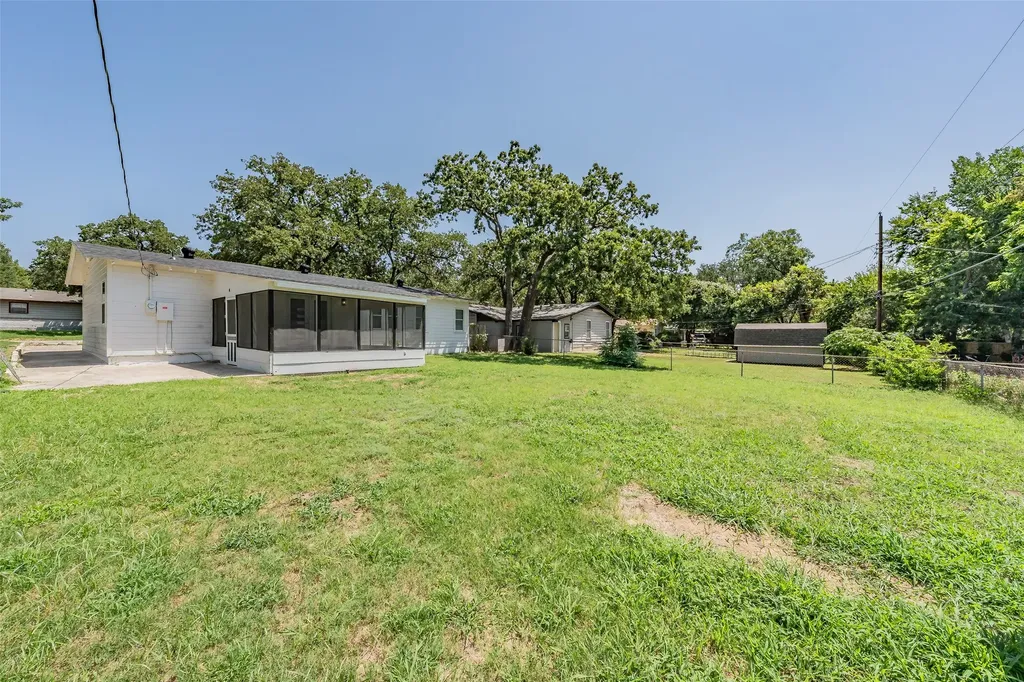 748 W Redbud Drive Hurst TX 76053