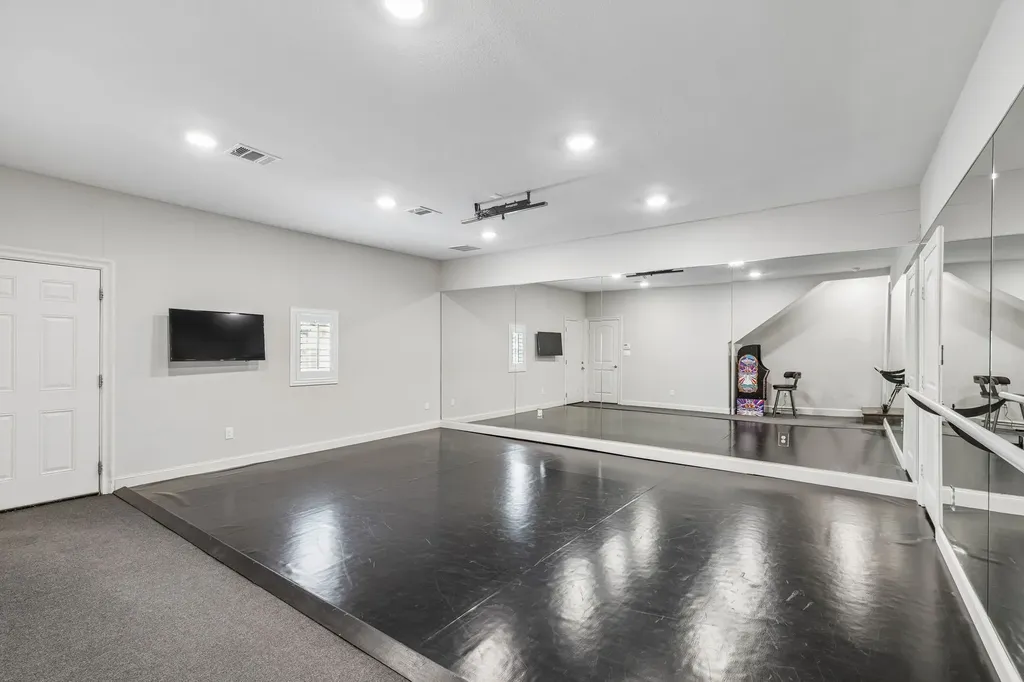 5712 Ridgetown Circle Dallas TX 75230