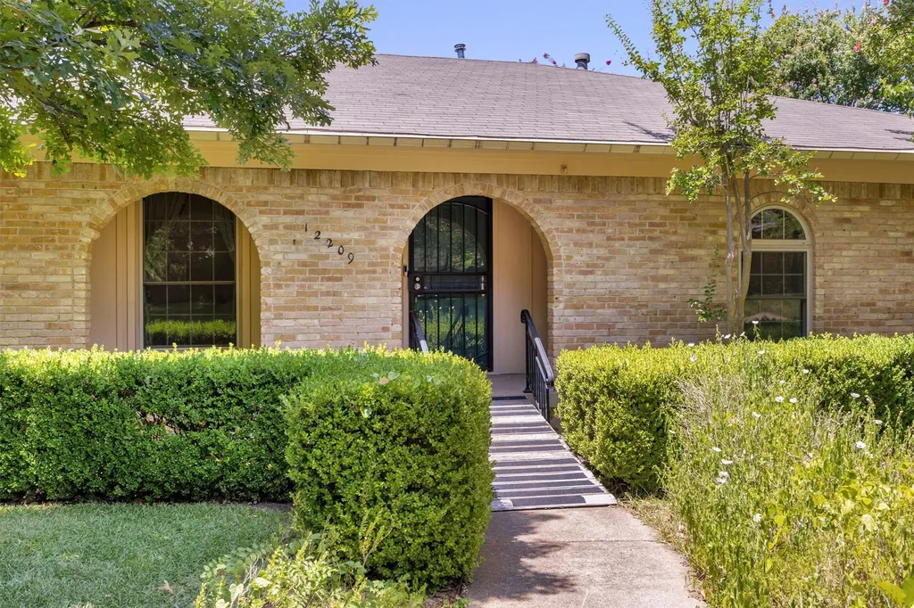 12209 Brookmeadow Lane Dallas TX 75218