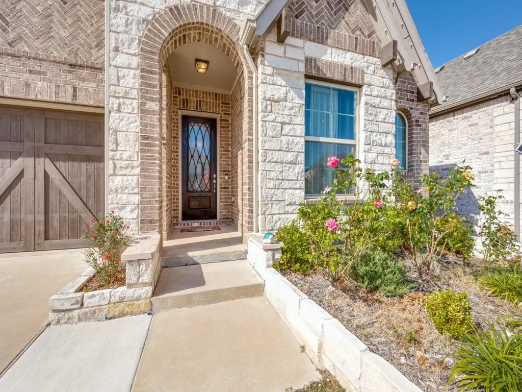 2094 Creekbluff Circle Lewisville TX 75010