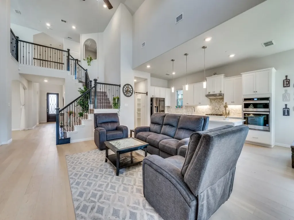 2094 Creekbluff Circle Lewisville TX 75010