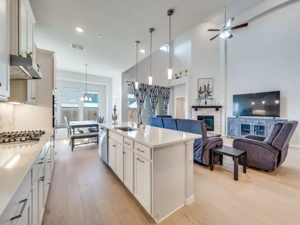 2094 Creekbluff Circle Lewisville TX 75010