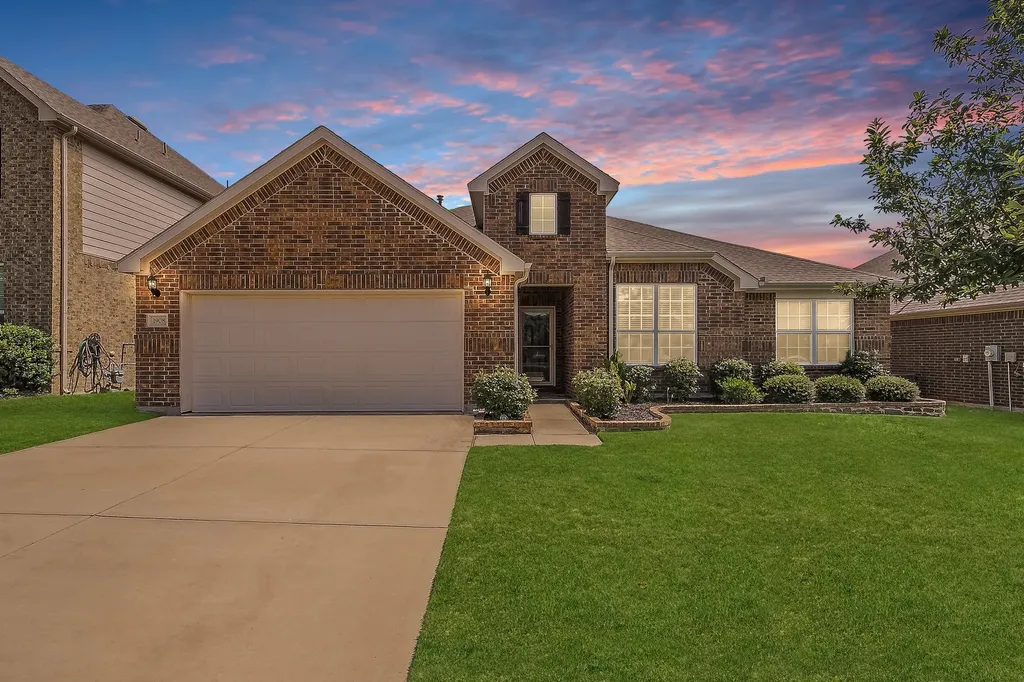 1908 Brahorn Lane Fort Worth TX 76131