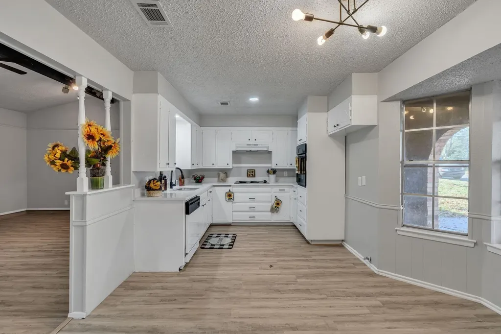 6404 Simmons Road North Richland Hills TX 76182