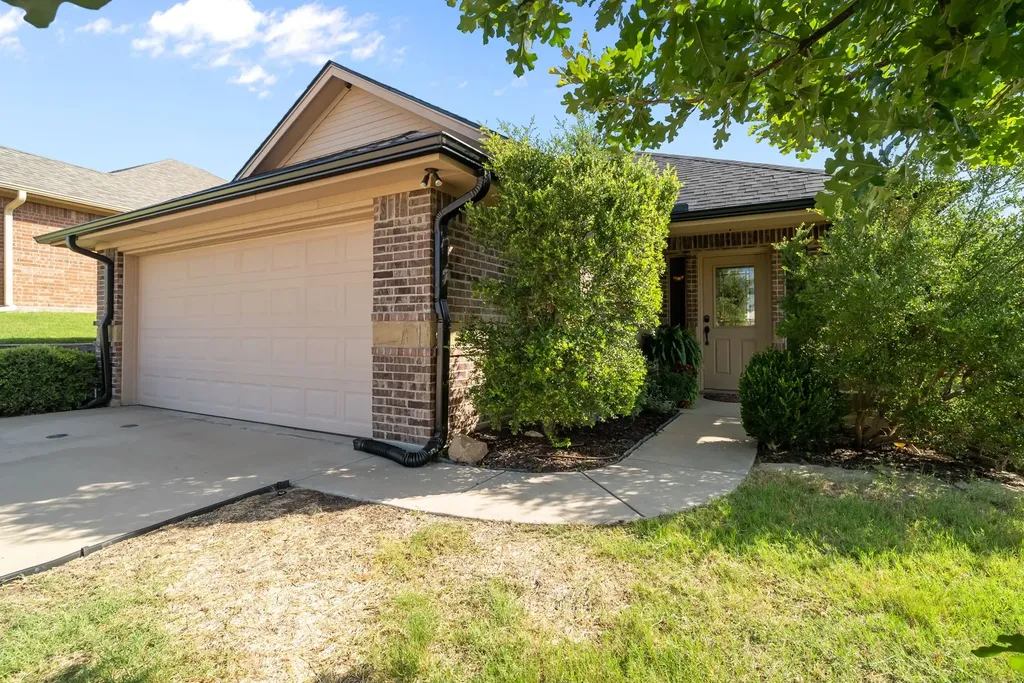 1261 Newcastle Drive Weatherford TX 76086