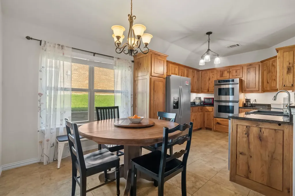 1261 Newcastle Drive Weatherford TX 76086