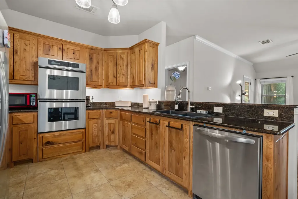 1261 Newcastle Drive Weatherford TX 76086