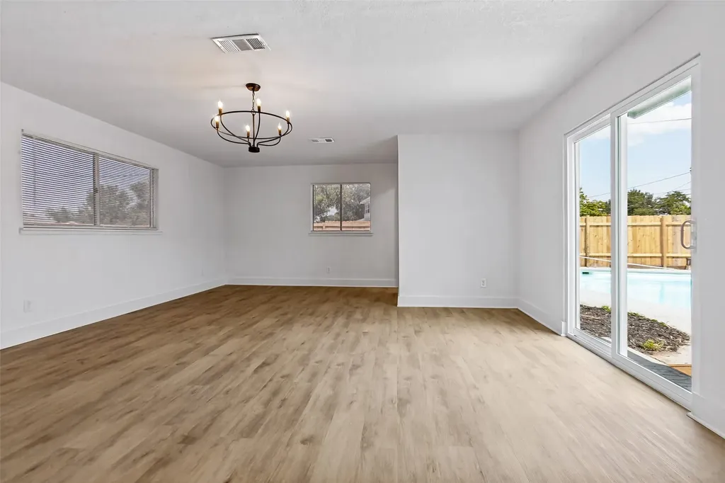 226 N Forest Crest Drive Garland TX 75042