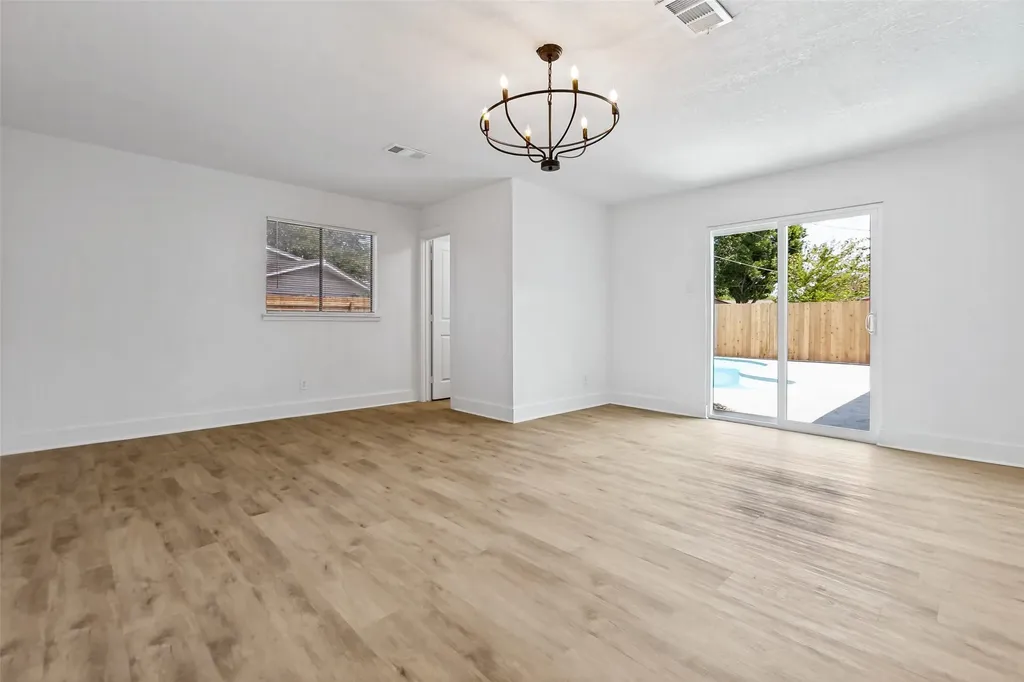 226 N Forest Crest Drive Garland TX 75042