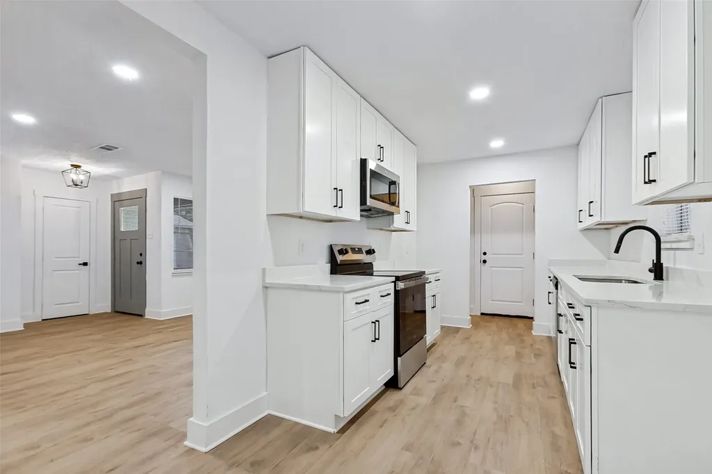 226 N Forest Crest Drive Garland TX 75042