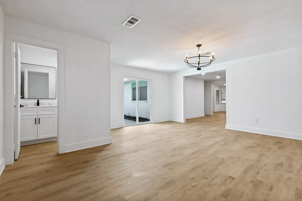 226 N Forest Crest Drive Garland TX 75042