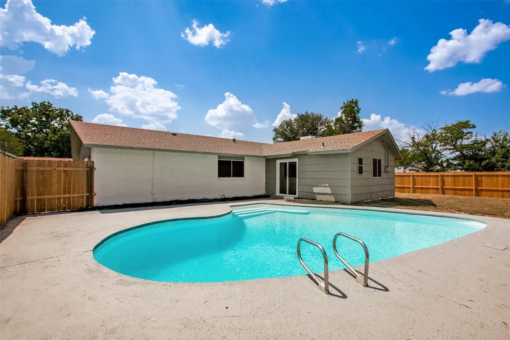 226 N Forest Crest Drive Garland TX 75042