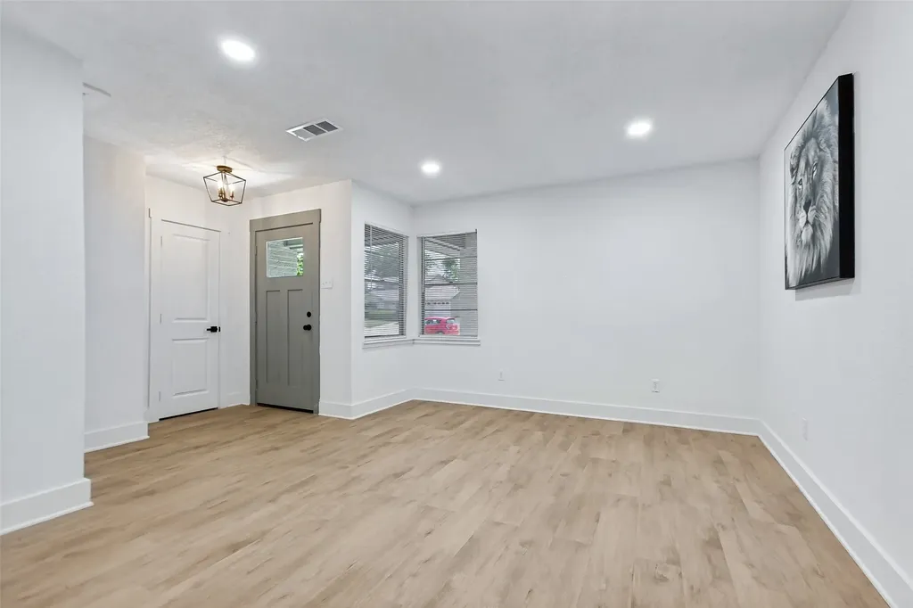226 N Forest Crest Drive Garland TX 75042