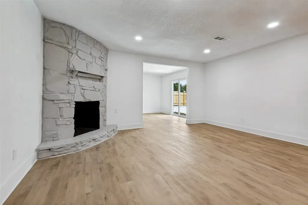 226 N Forest Crest Drive Garland TX 75042