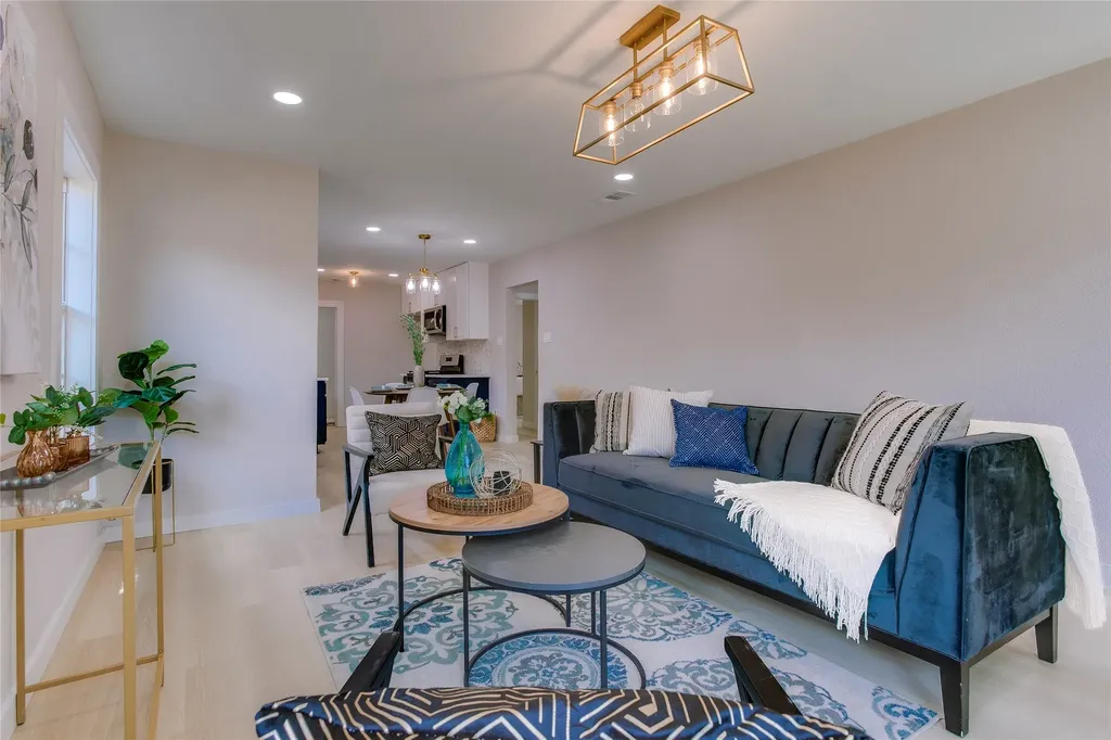 2635 Gladstone Drive Dallas TX 75211